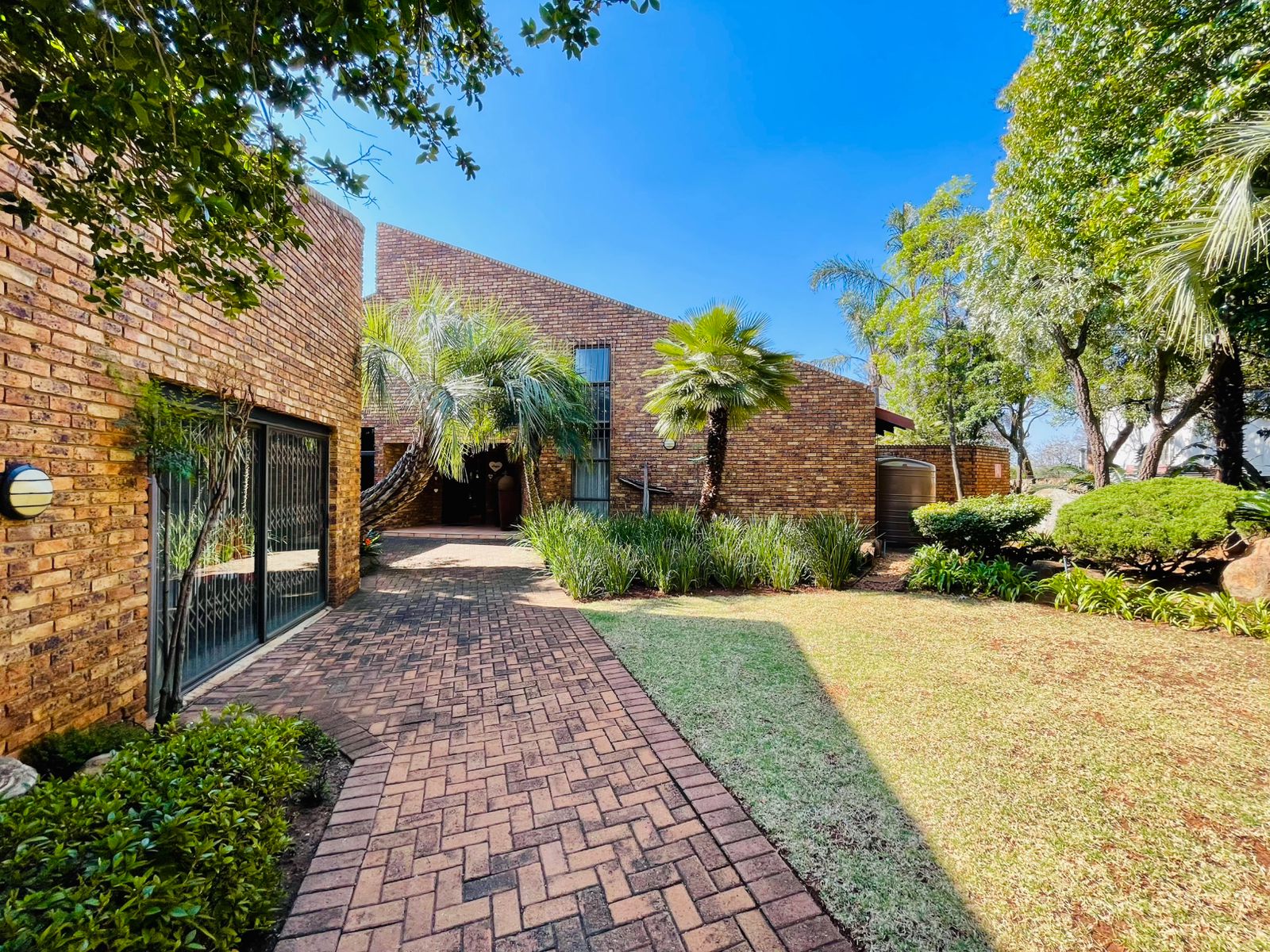 House For Sale in Glenvista&nbsp;Johannesburg