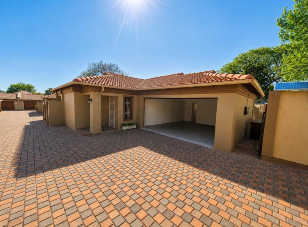 Cluster For Sale in Parkhill gardens&nbsp;Germiston