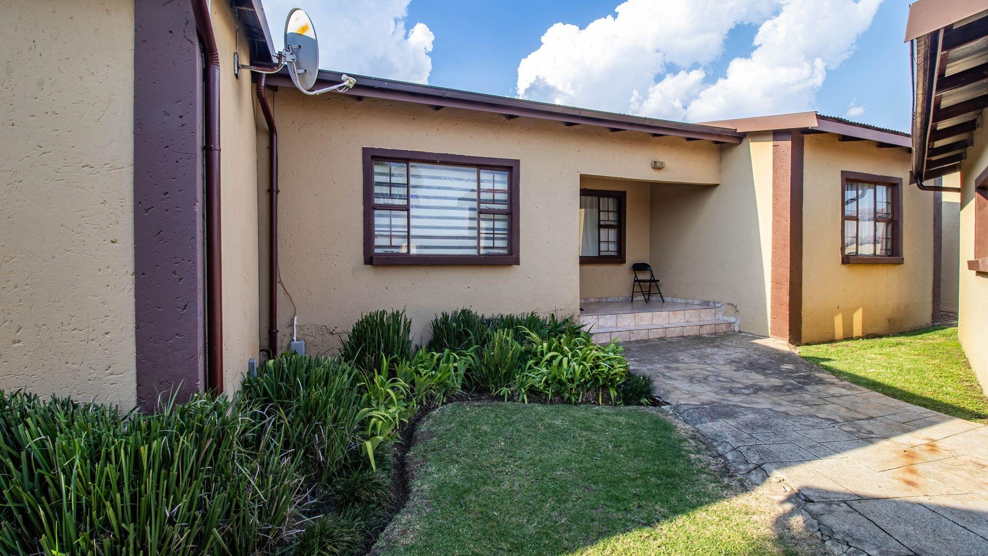 Cluster For Sale in Liefde en vrede&nbsp;Johannesburg